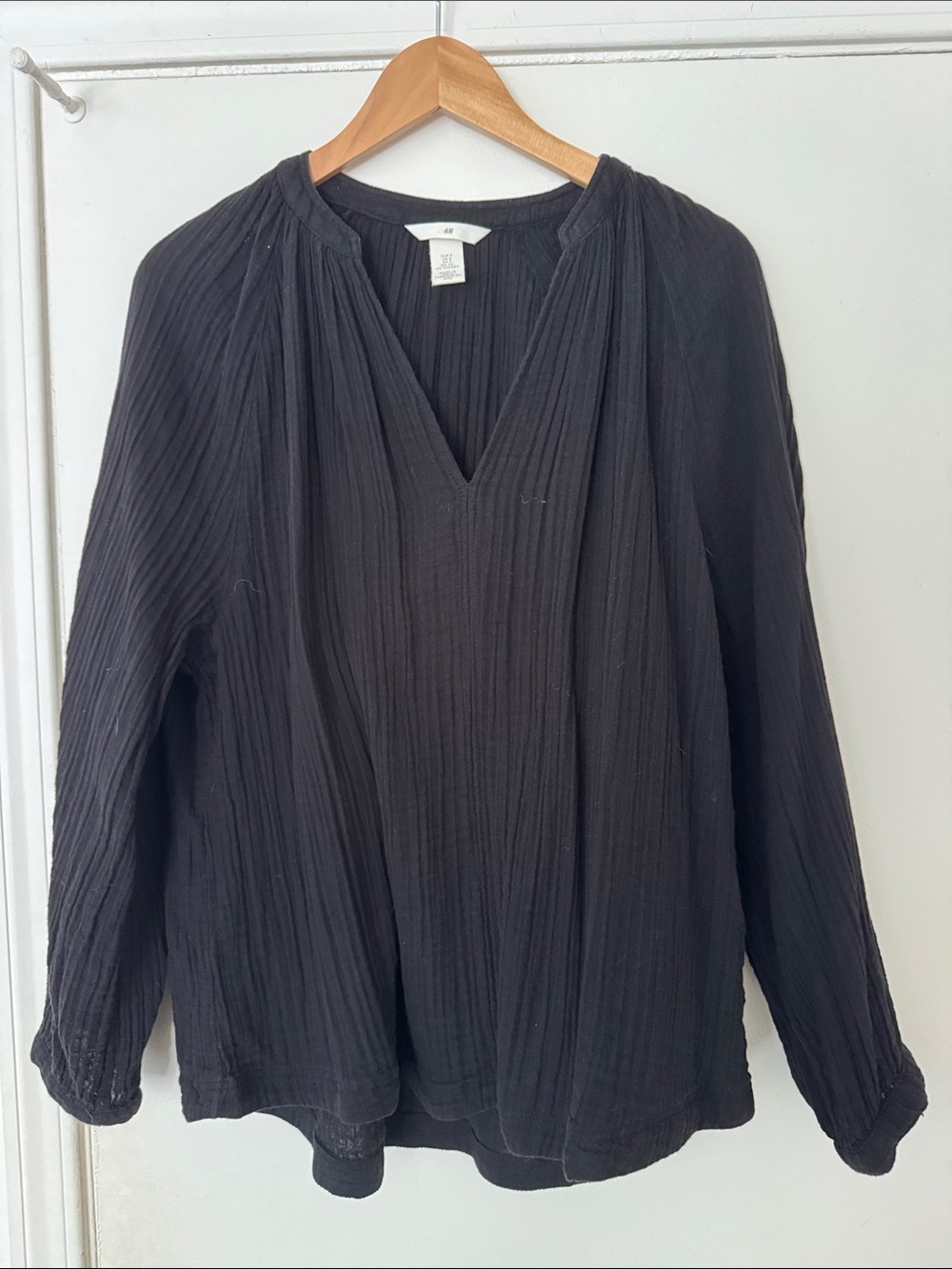 H&M Black Gauzy Cotton Long-Sleeve Textured V-Neck Tunic Small